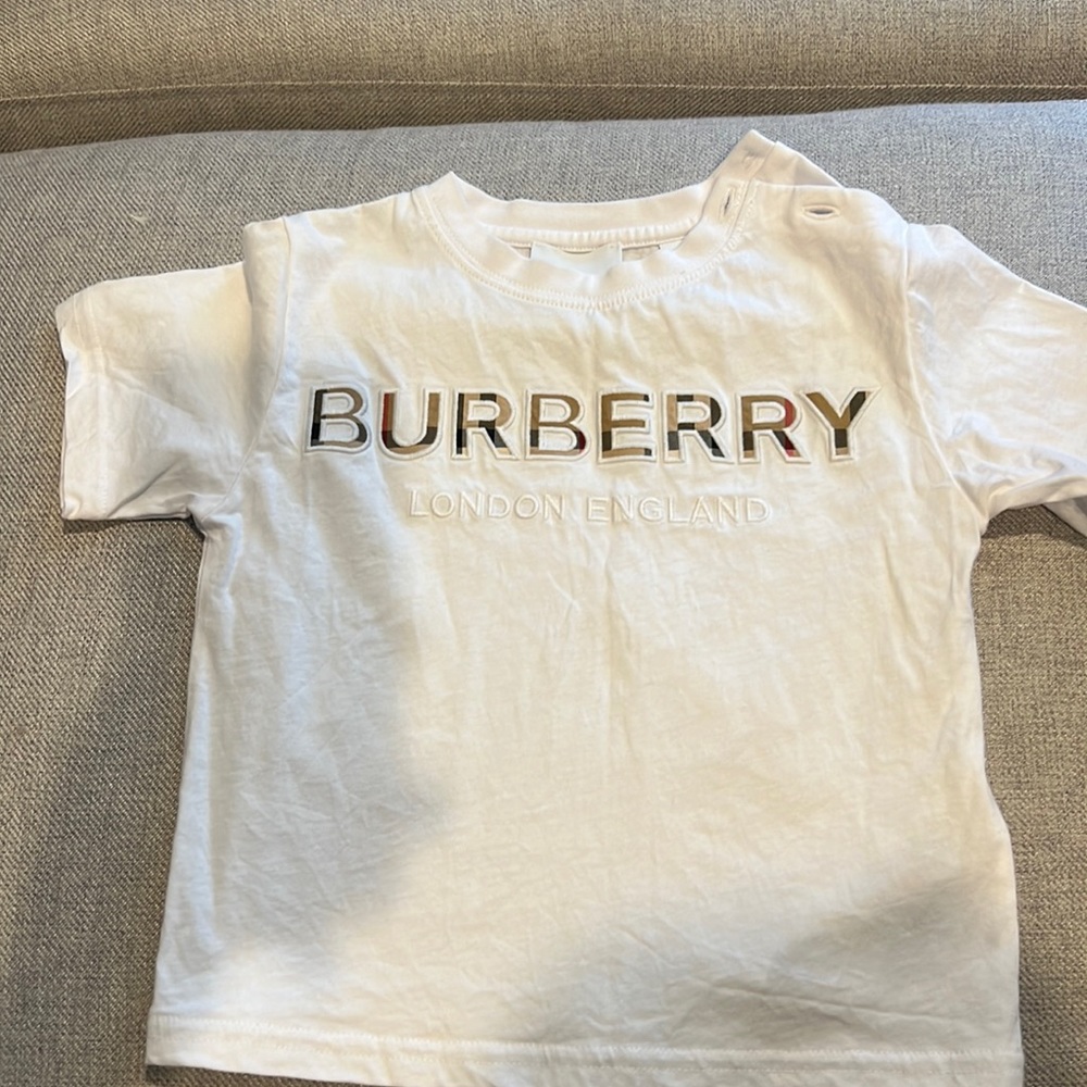 Burberry T-shirt 2T/2Y worn white toddler